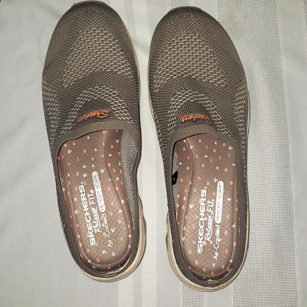 Skechers 8.5 Like new condition